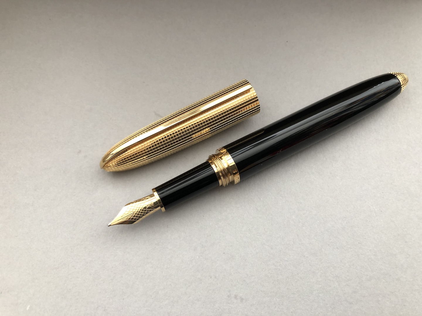 Louis Vuitton Doc Black And Gold Fountain Pen | Medium Nib