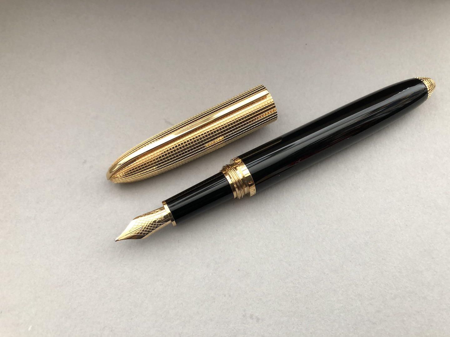 LOUIS VUITTON Fountain Pen Gold 517385