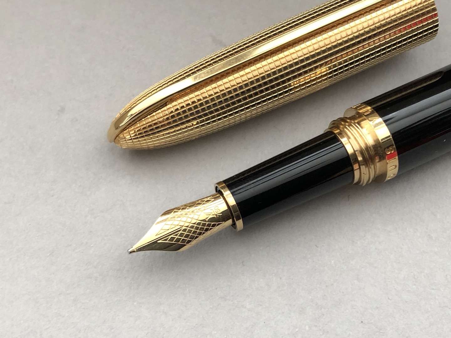 Louis Vuitton Doc Black And Gold Fountain Pen | Medium Nib