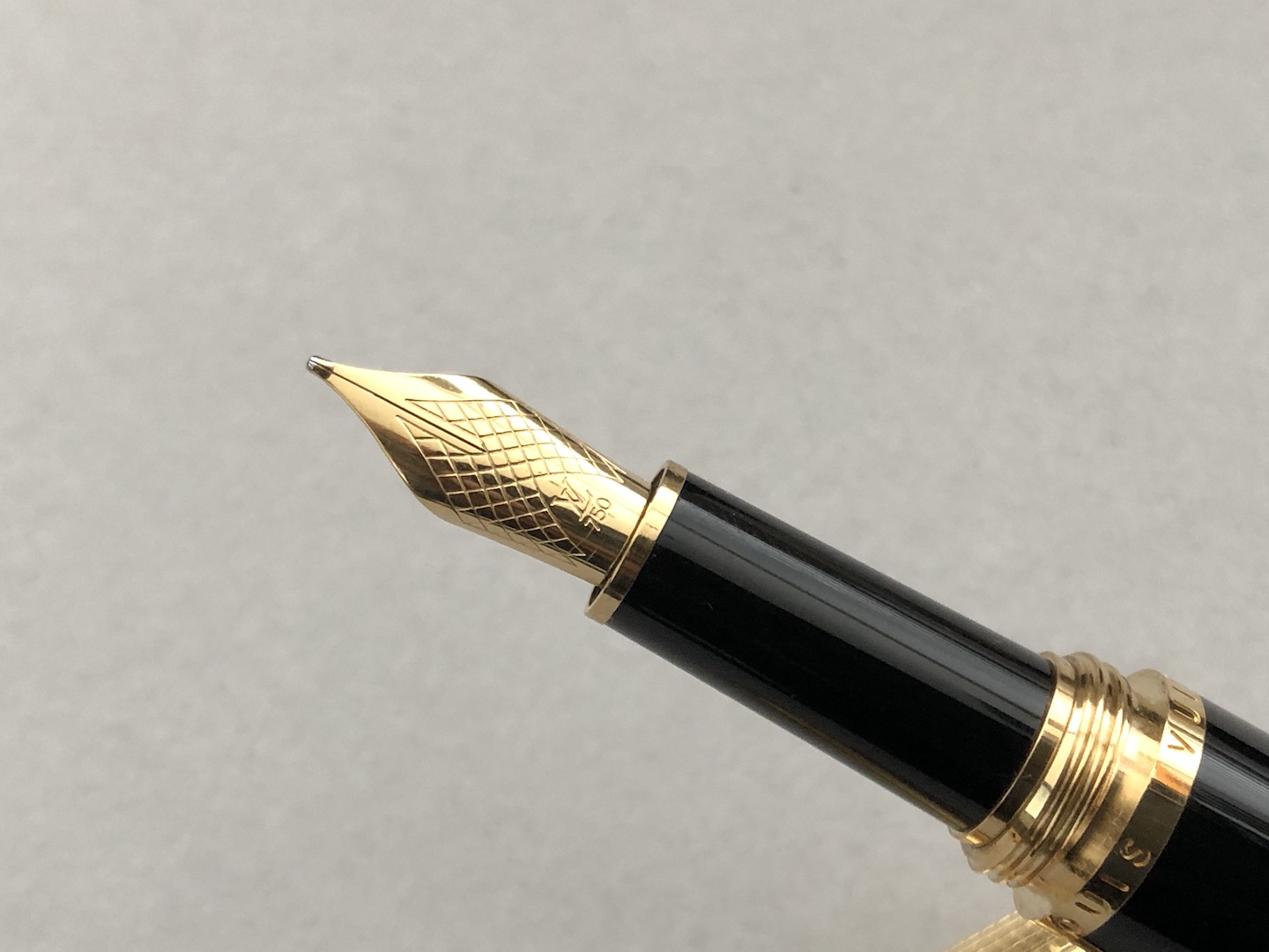 Louis Vuitton Doc Black And Gold Fountain Pen