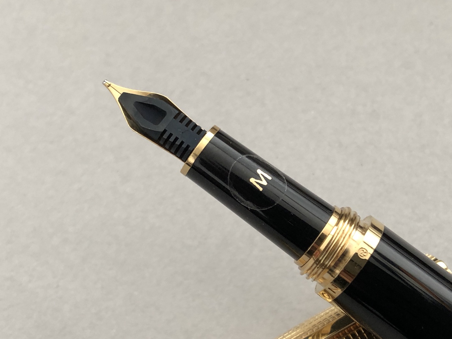 Louis Vuitton Doc Black And Gold Fountain Pen | Medium Nib