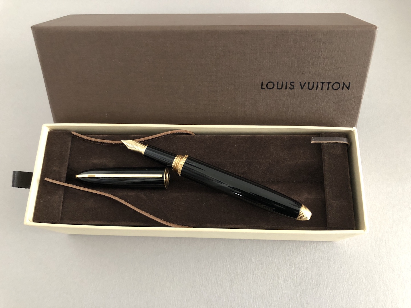 Louis Vuitton Doc Black Lacquer Fountain Pen | Medium Nib