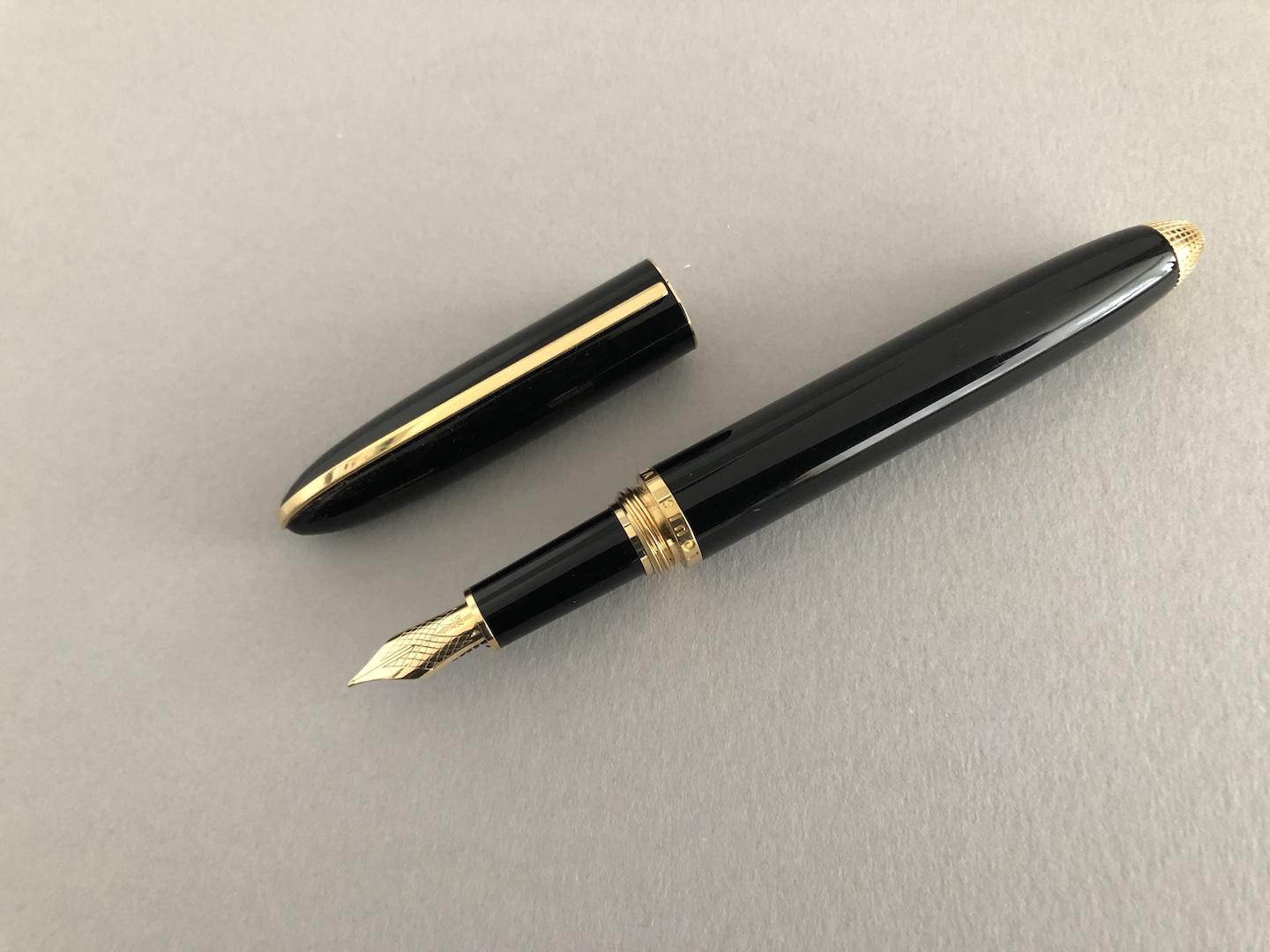 Louis Vuitton Burgundy Doc Lacquer Fountain Pen