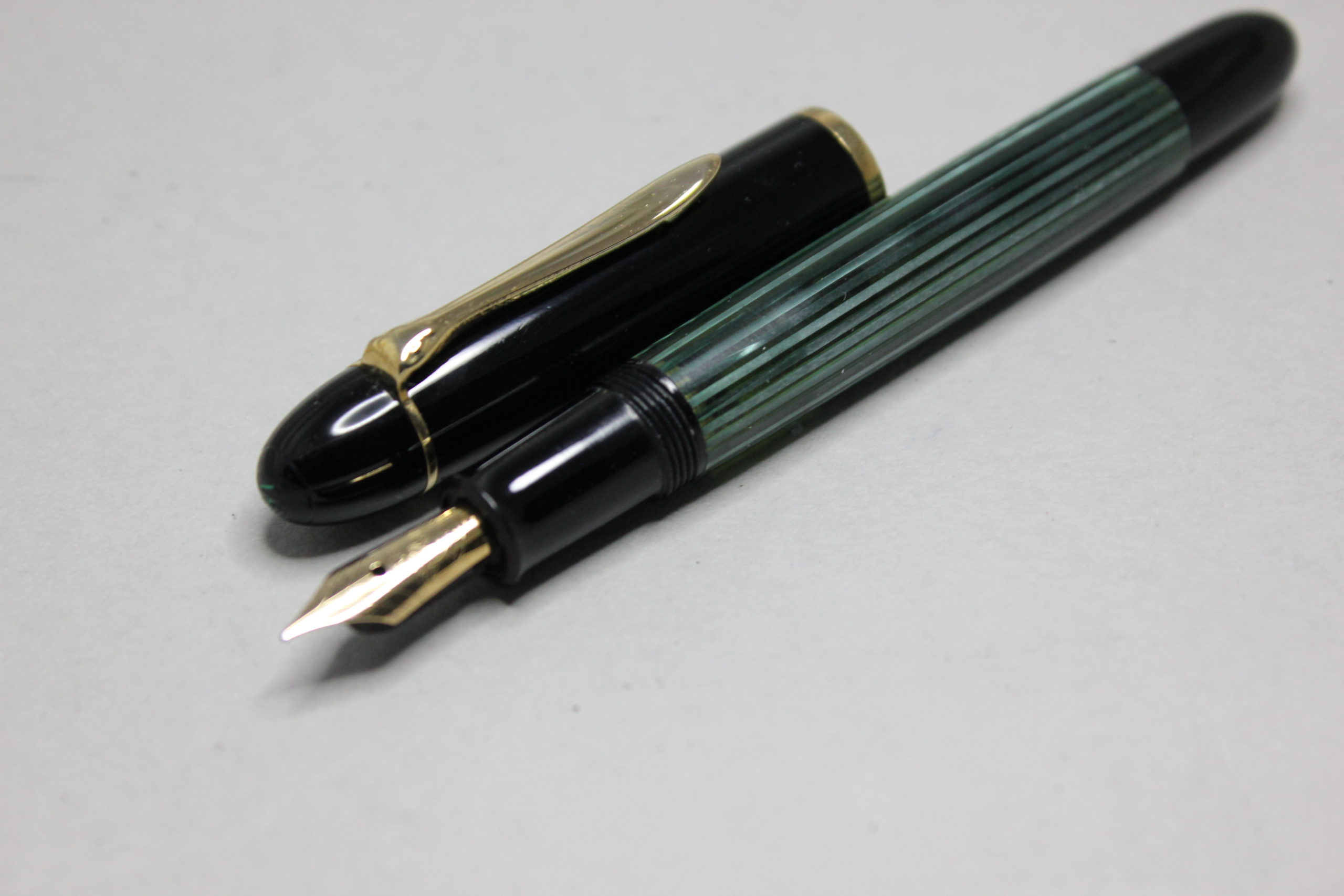 Filling pen. Fountain Pen Ink Pelikan Waterman Noodler Diamond. "Accordian filling" Pen. Pelikan om or ob NIB. TWSBI Eco White.