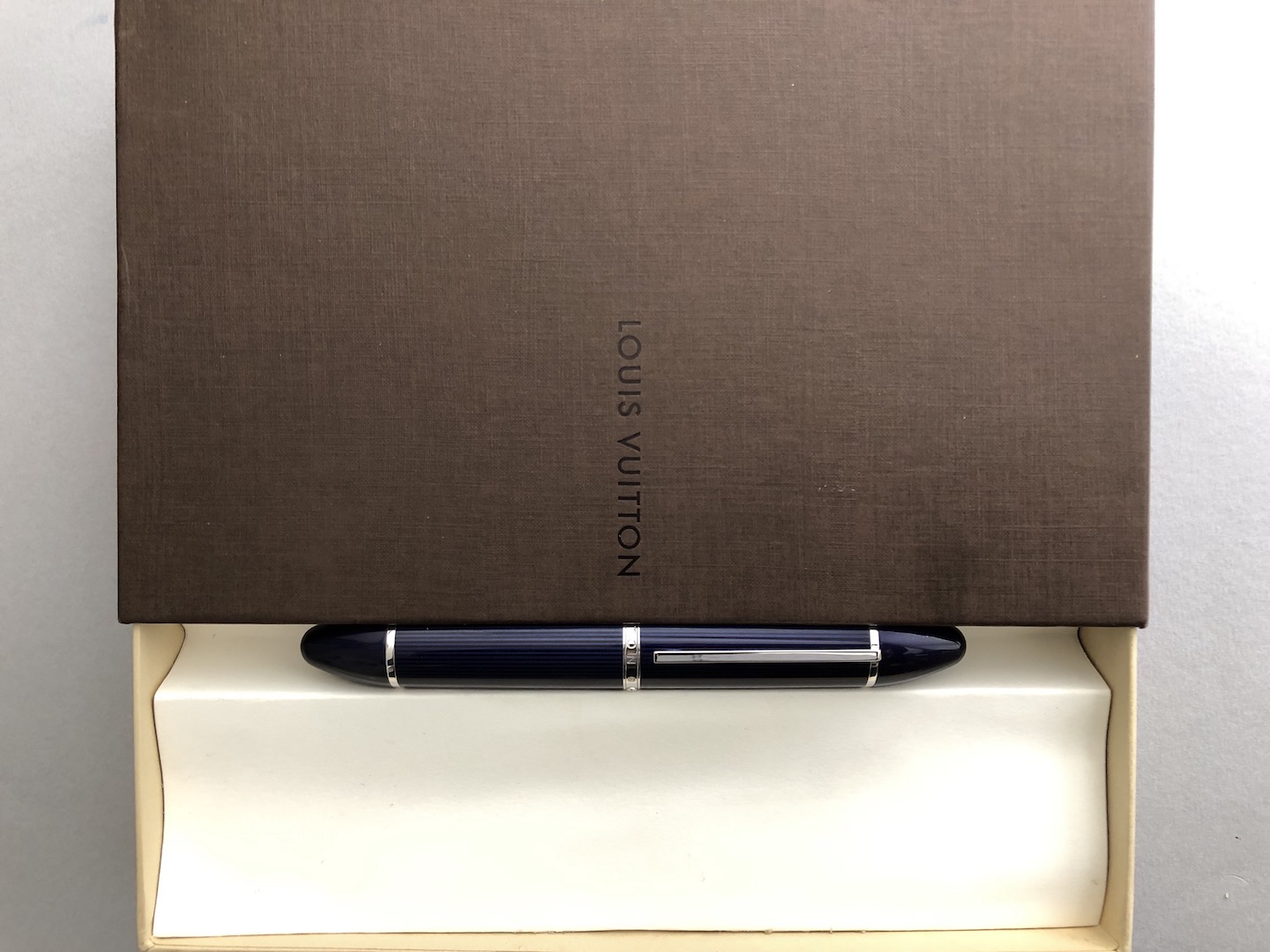Louis Vuitton Fountain Pen Cargo Ebene N79043 – Luxuria & Co.