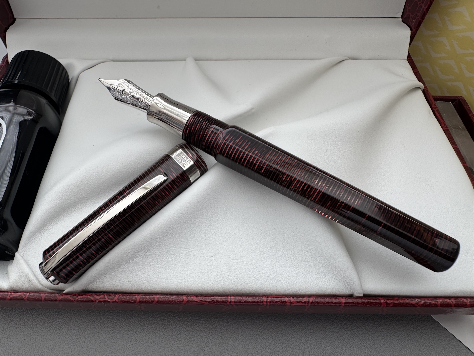 Visconti Wall Street Burgundy Pearl Celluloid Fountain Pen | 14kt Gold Medium Nib - Image 7