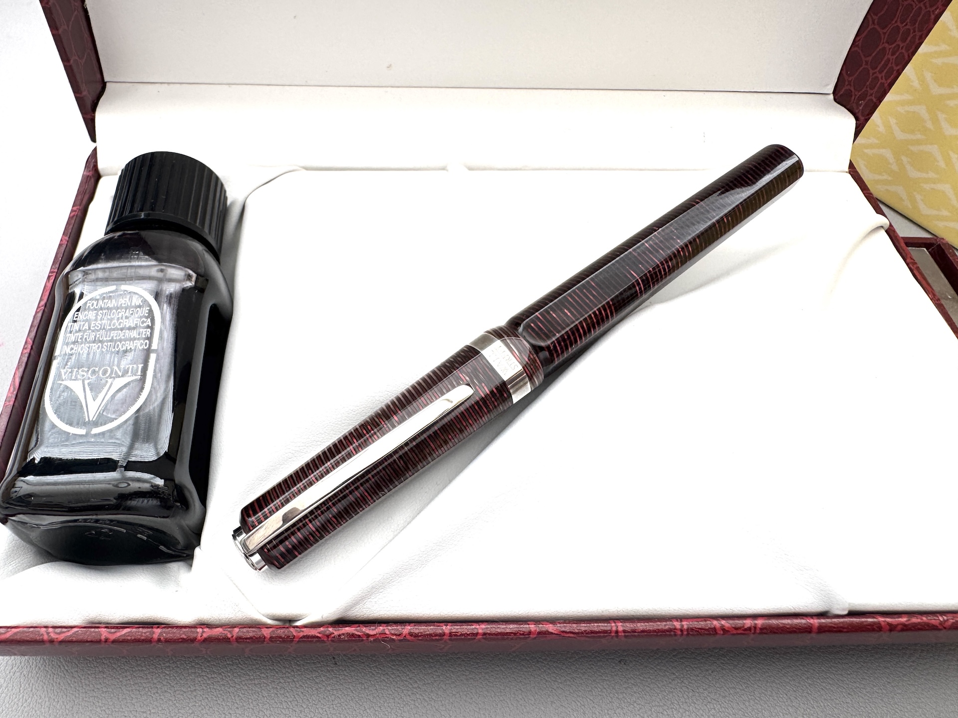 Visconti Wall Street Burgundy Pearl Celluloid Fountain Pen | 14kt Gold Medium Nib - Image 2