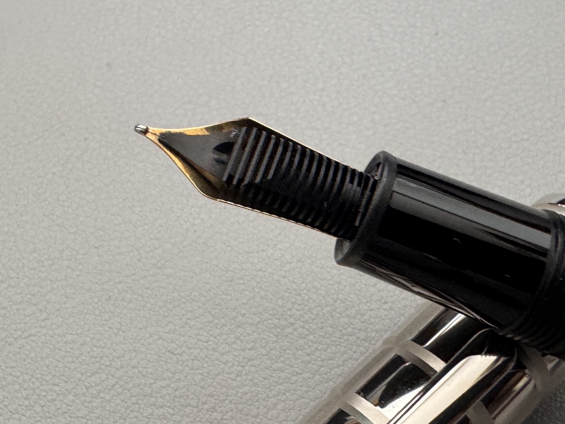 Montblanc Solitaire 146 LeGrand Faceted Platinum Plated Fountain Pen | Medium Nb - Image 5