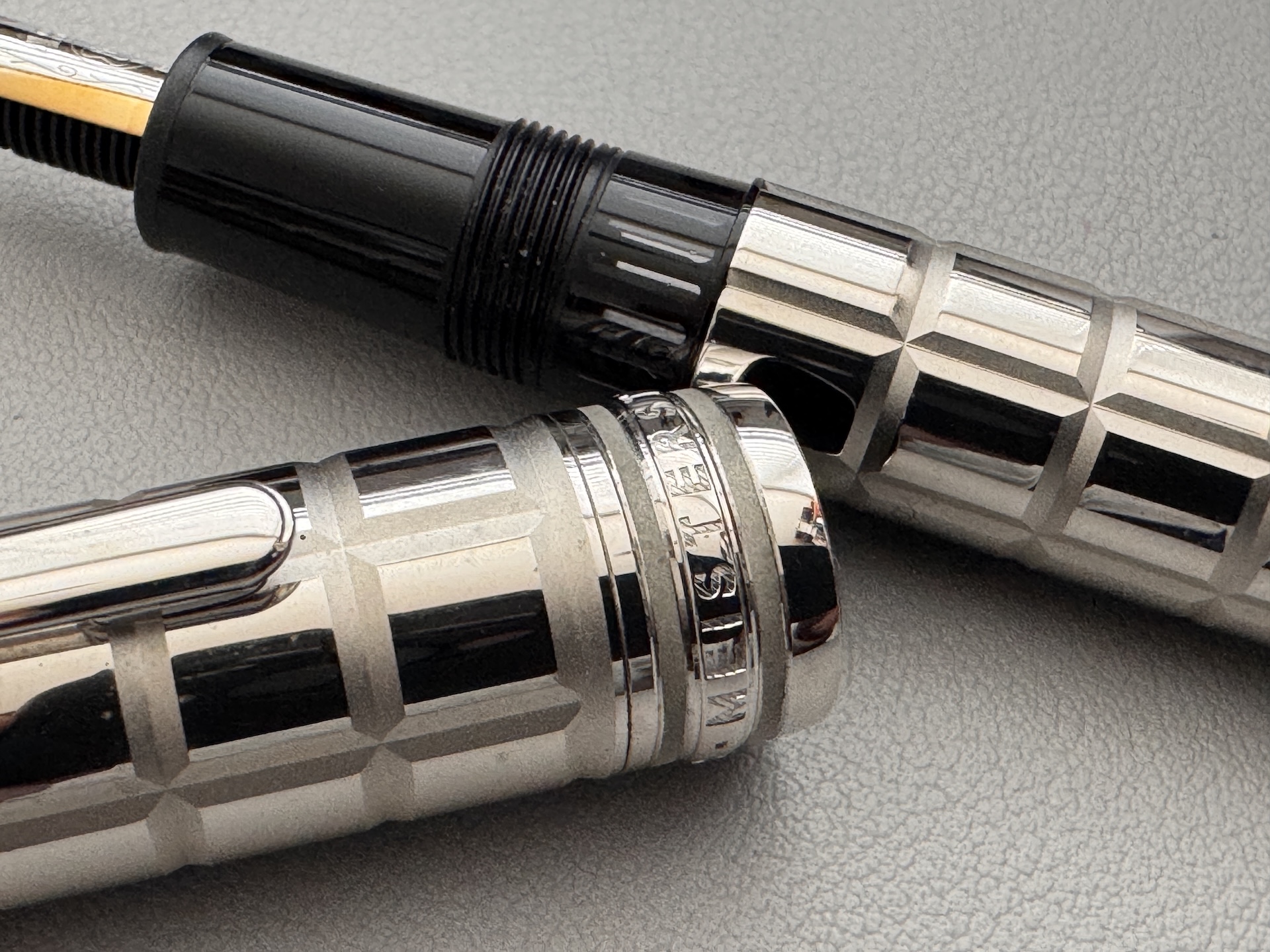 Montblanc Solitaire 146 LeGrand Faceted Platinum Plated Fountain Pen | Medium Nb - Image 3