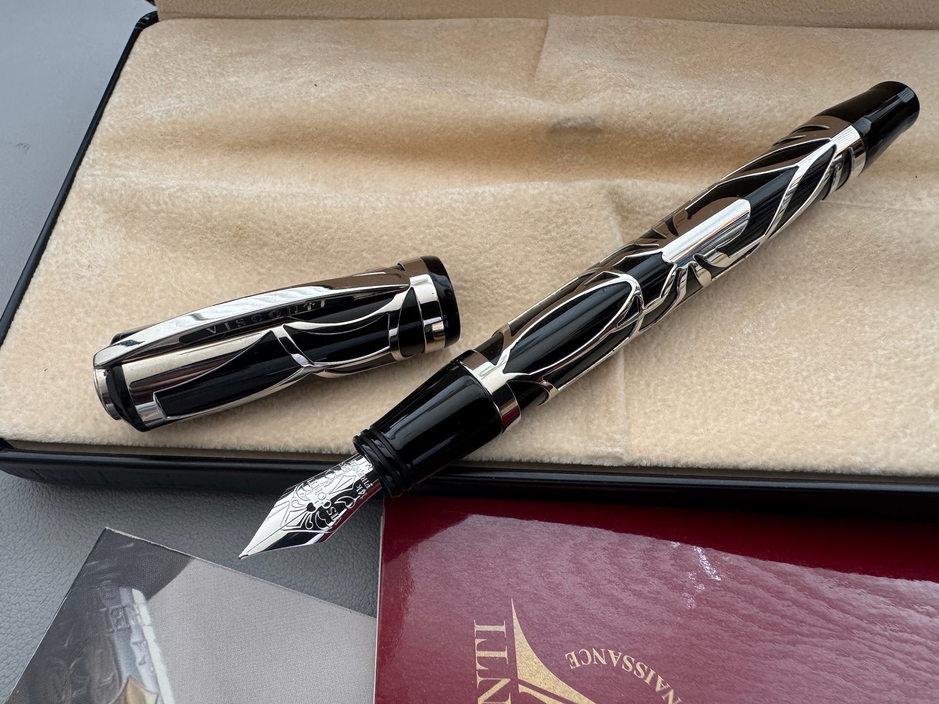 Visconti Istos Aracnis ( Spider) Black And SIlver Filigree Fountain pen | 14kt Gold Medium Nib