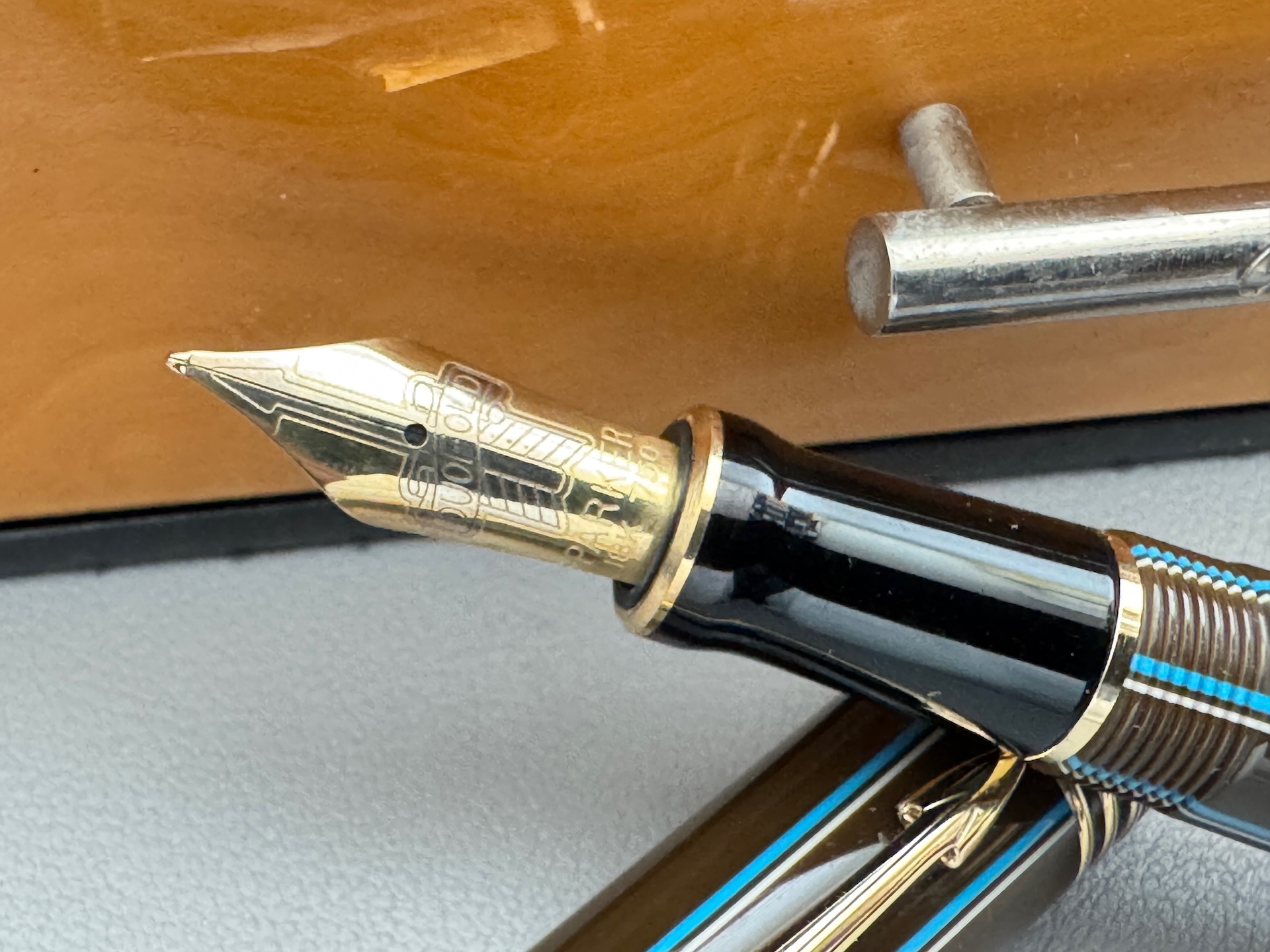 Parker Duofold Centennial Limited Edition Brown Pinstripe Fountain Pen I Medium Nib - Image 6