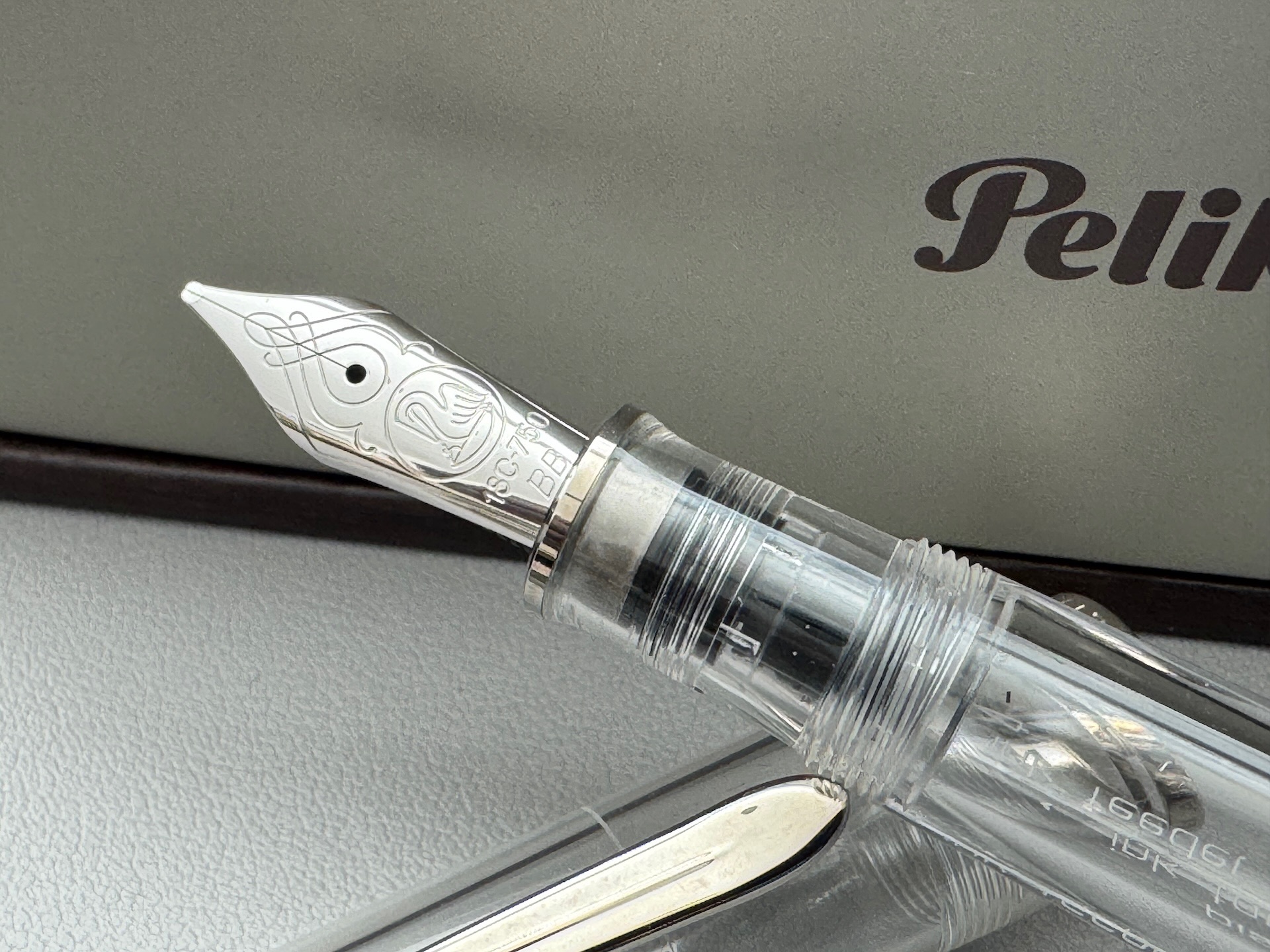 Pelikan Souveran M805 Demonstrator Fountain Pen | English Engravings | Double Broad Nib - Image 7