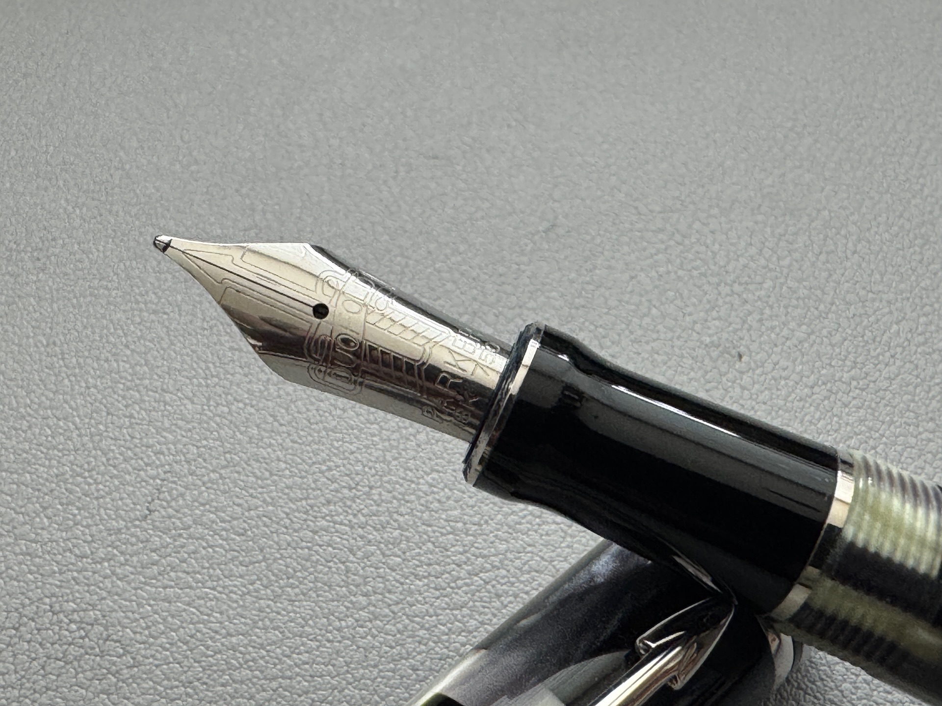 Parker Duofold Centennial Grey Black Mosaic Special Edition Fountain Pen | Medium Nib - Image 6