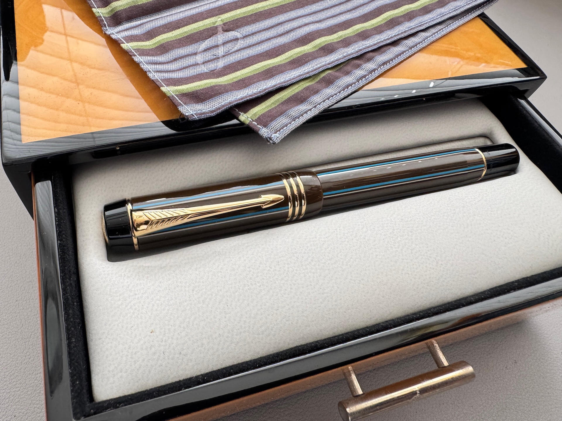 Parker Duofold Centennial Limited Edition Brown Pinstripe Fountain Pen I Medium Nib - Image 7