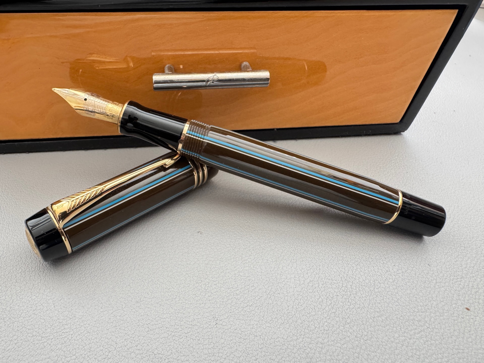Parker Duofold Centennial Limited Edition Brown Pinstripe Fountain Pen I Medium Nib