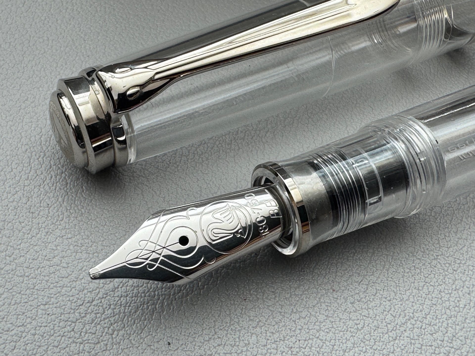 Pelikan Souveran M805 Demonstrator Fountain Pen | English Engravings | Double Broad Nib - Image 4